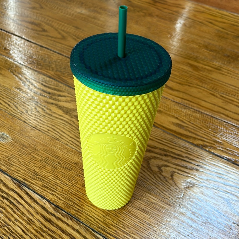 Starbucks Hawaii limited edition pineapple venti cup. Yellow w/green lid, 24 oz
